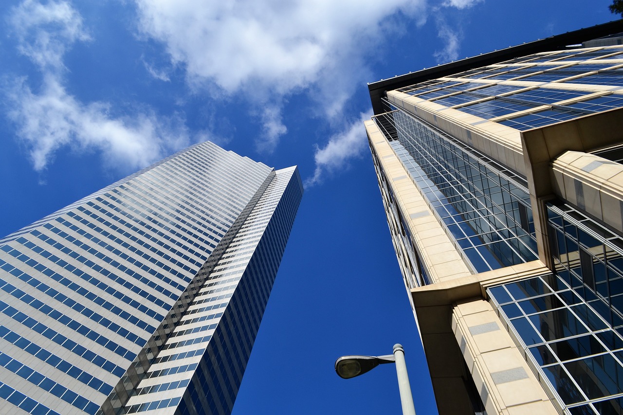 Quelles sont les étapes à suivre pour construire un bâtiment commercial ?
